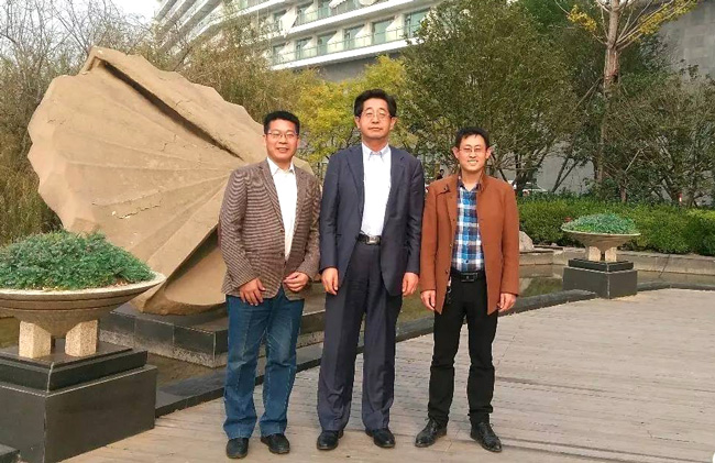 范總與張日俊教授、三儀集團莊國宏博士合影